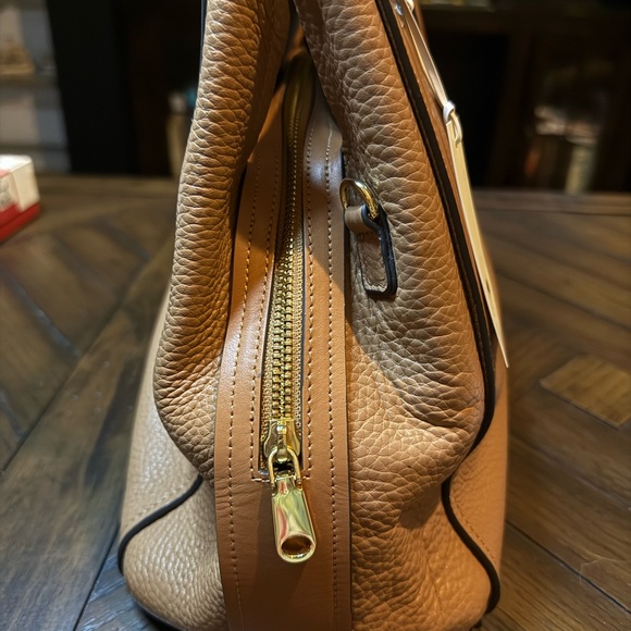 🔥 Fire Sale 🔥
RADLEY LONDON Medium Zip-Top Shoulder Bag w/Tag, Duster & Wallet - Picture 11 of 16